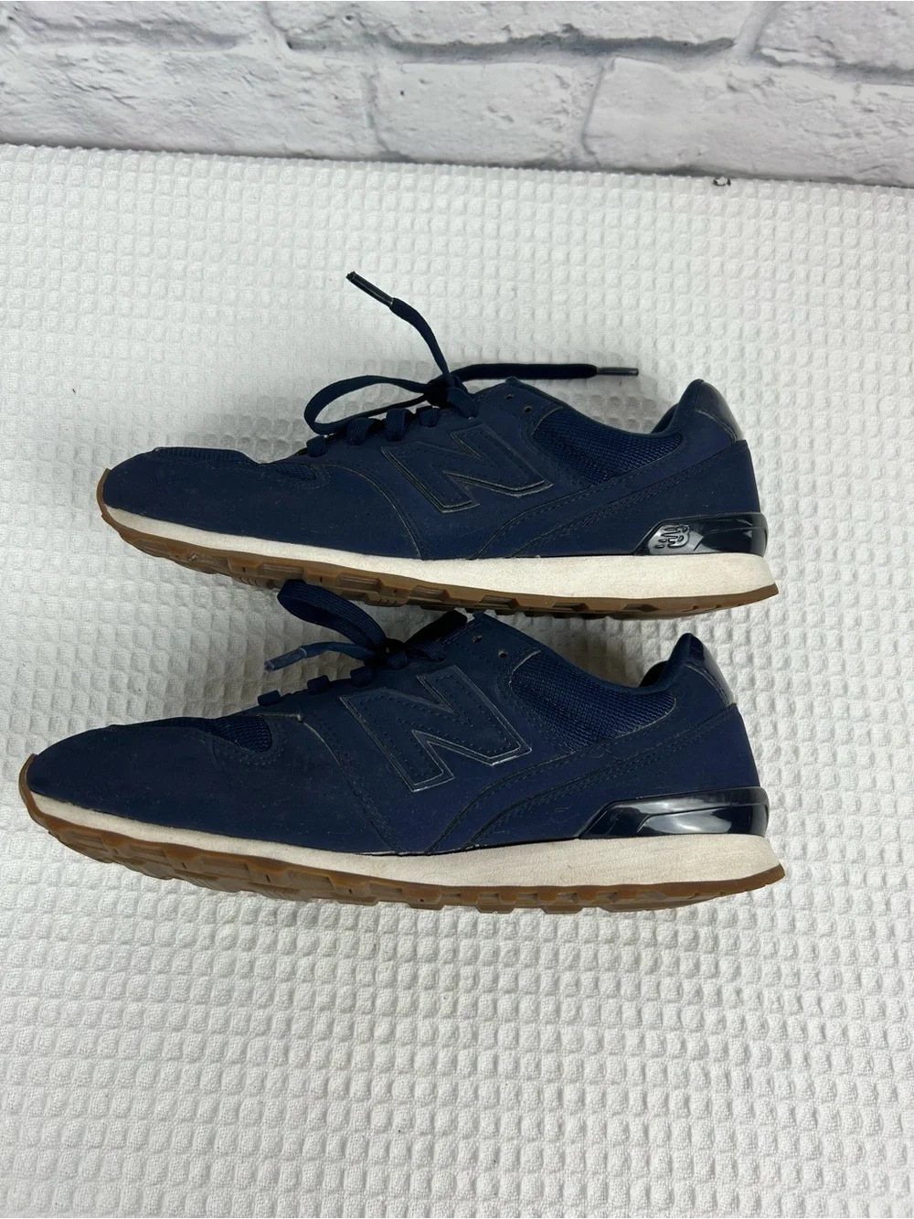 New Balance 696 WL696TC Navy Blue Lifestyle Sneakers Lace Up Women’s Size 9
